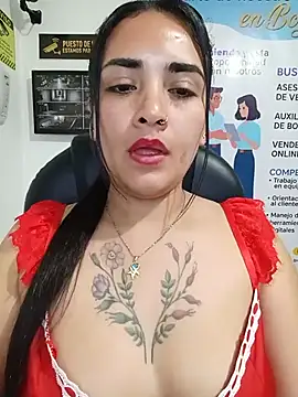 MAYE__13 élő XXX-chatje