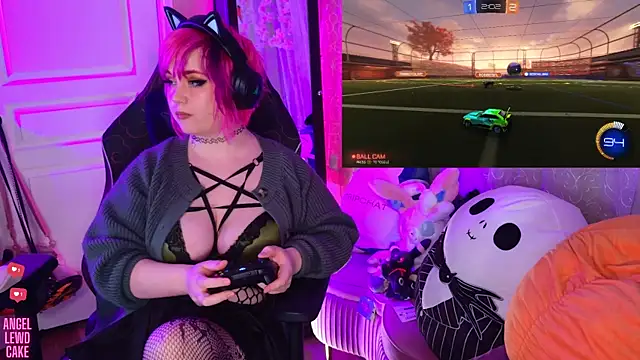 XXX chat uživo modela Angel-Lewd-Cake