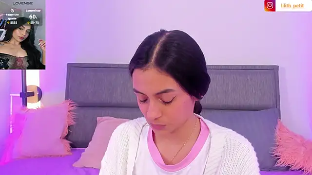 lilith_petit_ élő XXX-chatje