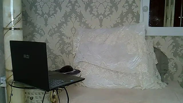 EllaJohnsonX's Live XXX Chat