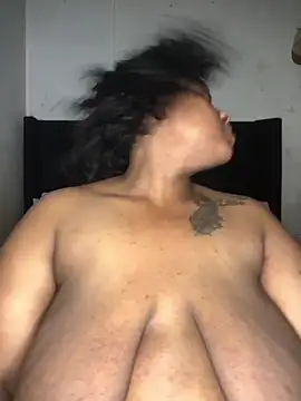 צ'אט XXX בשידור חי של BigJugsCandyxx