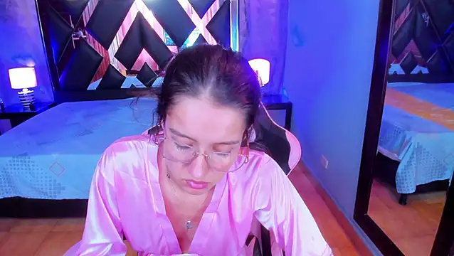 צ'אט XXX בשידור חי של Linda4Petite