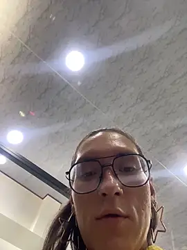 Chat +18 de Elysianpair ao vivo