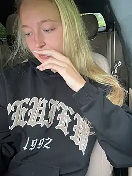 צ'אט XXX בשידור חי של emilypeperoni