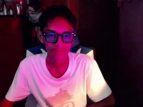 riks_tyler Adlı Modelin Canlı XXX Sohbeti