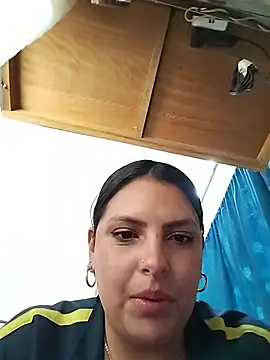 Chat +18 de YINNA__24 ao vivo
