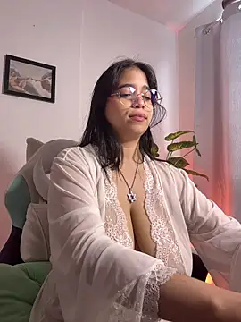 tati_reyess XXX чат на живо