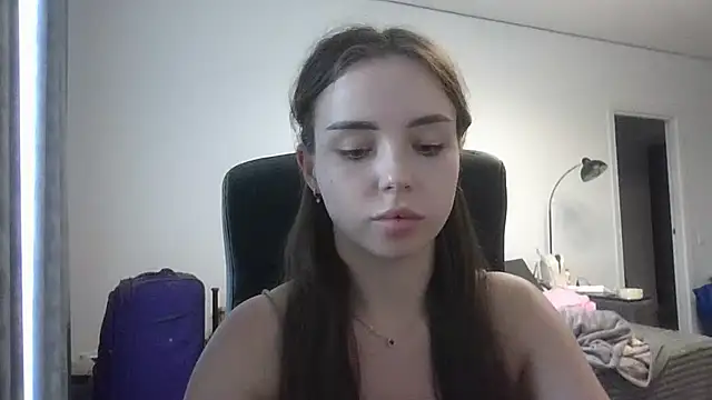 EmilliaMils' Live XXX Chat