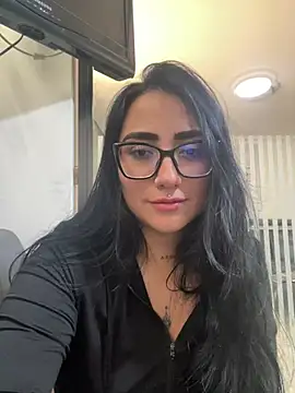 צ'אט XXX בשידור חי של SeleneMore