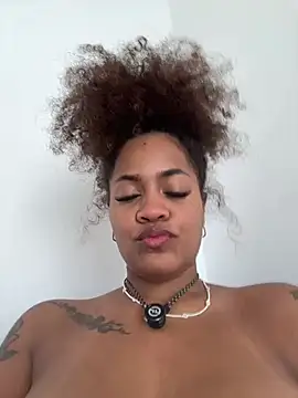 riri_brunnete Chat XXX in diretta
