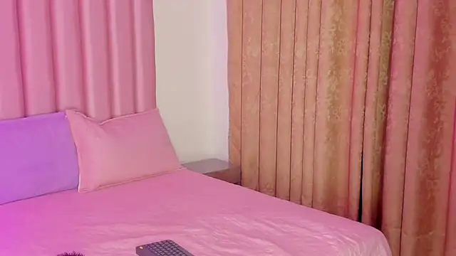 Miaa_Foxx03's Live XXX Chat