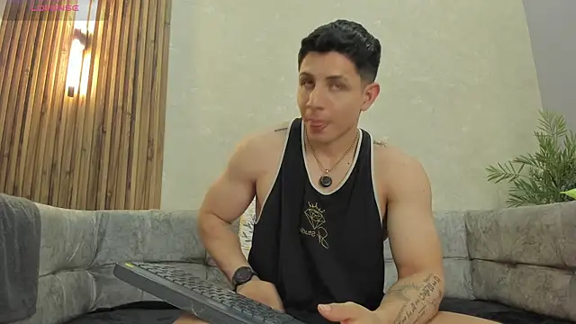 Johan_Williams_07 Adlı Modelin Canlı XXX Sohbeti