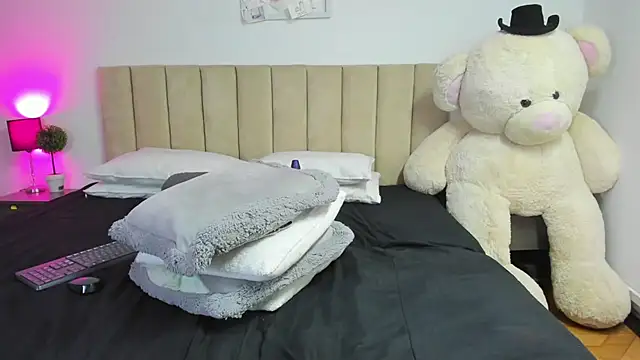 KeylaGomez_ Chat XXX in diretta