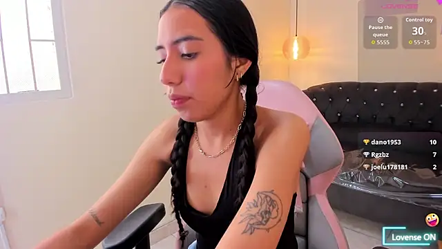 Nicole_jade Chat XXX in diretta