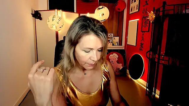 XXX chat uživo modela NicoleHitman