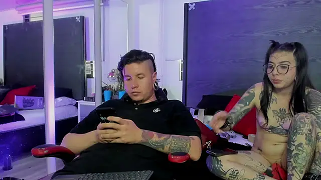 Chatroom XXX en direct de inkedsinners_