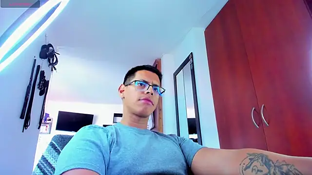 دردشة _John_Boy_ الجنسية المباشرة