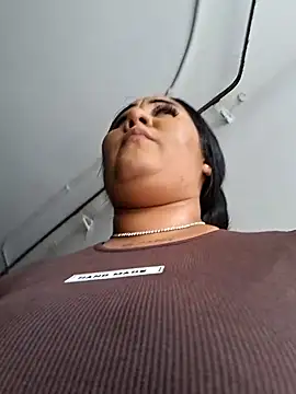 Chat +18 de Valentina_Tilly ao vivo