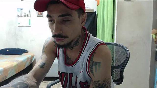emiliano_hotttのライブXXXチャット