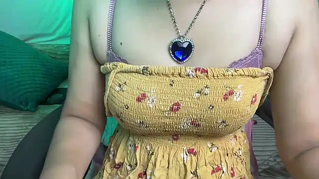 QueenAngelena's Live XXX Chat