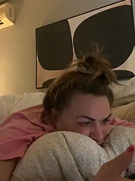 צ'אט XXX בשידור חי של HeyBABYGIRL