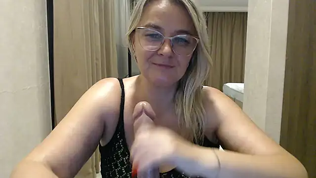 EleanoraDream's Live XXX Chat