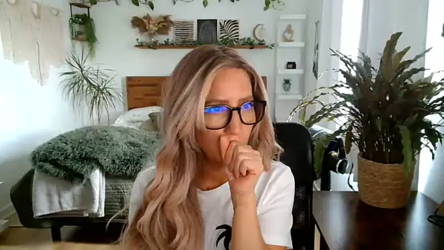 LottieMilfUK Chat XXX in diretta