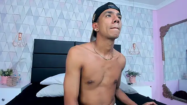 MarckThompsonn Live XXX-Chat