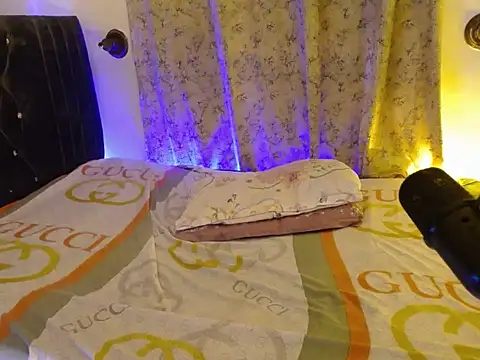 KlaraCandy live XXX chat