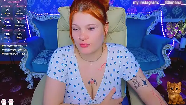 Clumsy_Nana Show in webcam