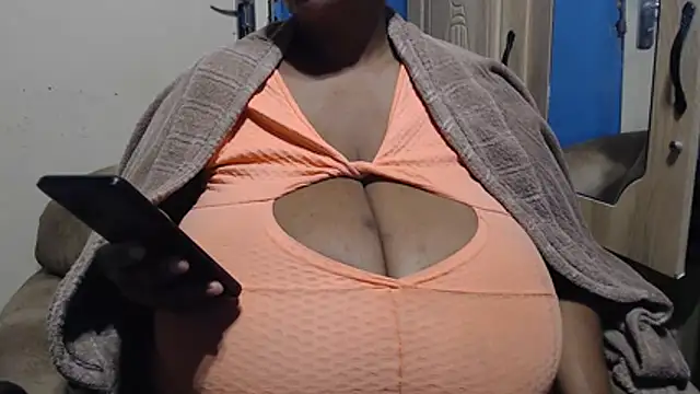 CUTEFIRMMELONSS Live XXX-chat