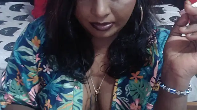 צ'אט XXX בשידור חי של INDIANSIN2