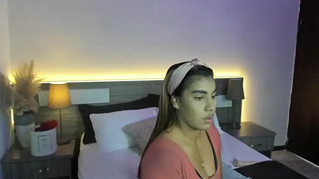 Chatroom XXX en direct de ZarahFoxx