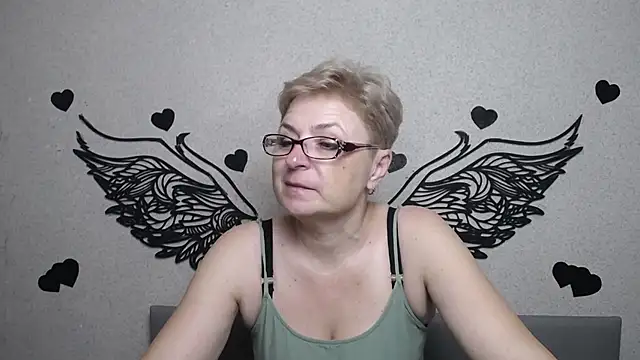 EmiliaGree Chat XXX live