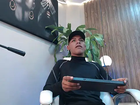 Colby_driscoll live XXX chat
