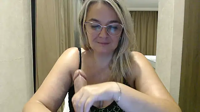 EleanoraDream's Live XXX Chat