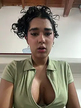 EmmaRoux_ Adlı Modelin Canlı XXX Sohbeti