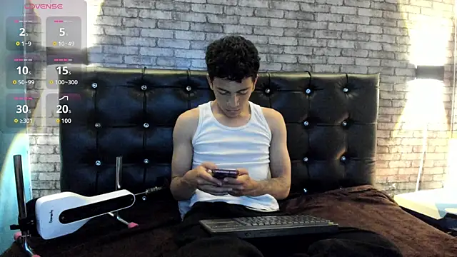 Mike_red Adlı Modelin Canlı XXX Sohbeti