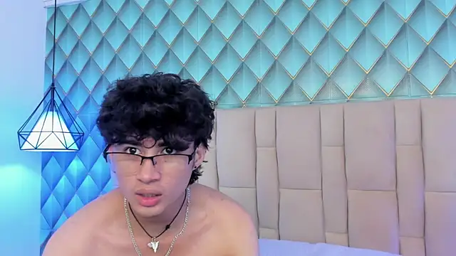 Sofia-Ethan Chat XXX in diretta