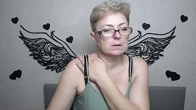 EmiliaGree: онлайн-секс-чат