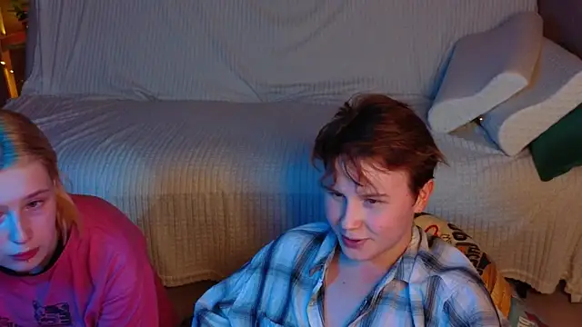 Онлайн чат XXX two_gerls_here