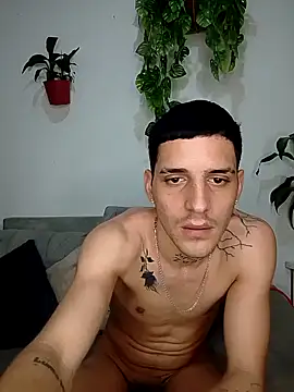 BoyMaxLatin's Live XXX Chat