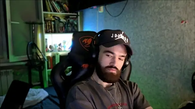 Chatroom XXX en direct de _Serious_Man