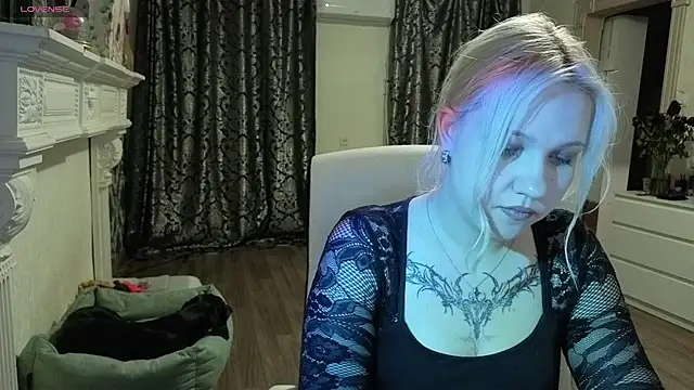 moon__shy élő XXX-chatje