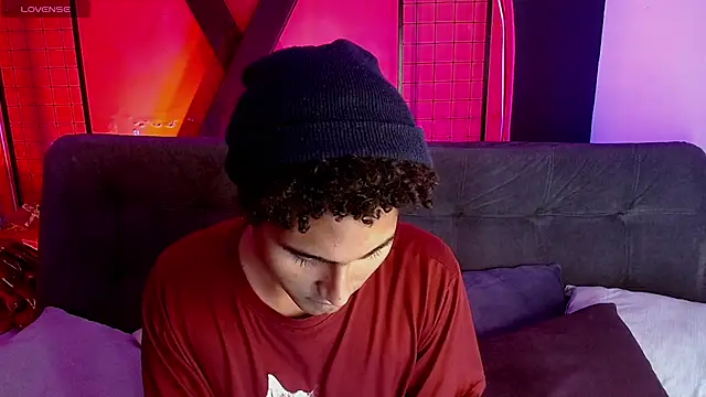 Chatroom XXX en direct de skart_bigcock
