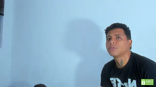 Alejandro_and_DeibyのライブXXXチャット