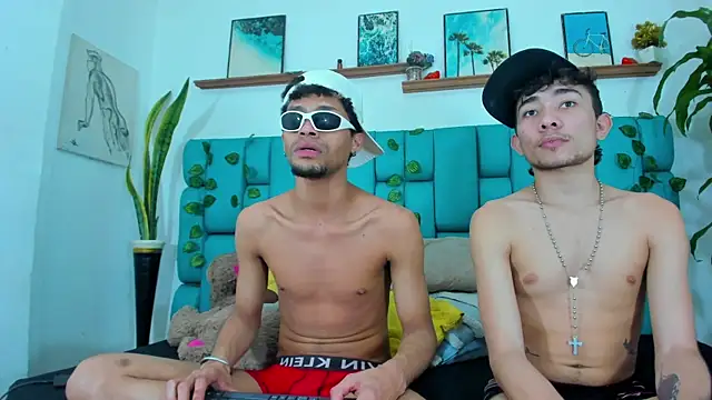 צ'אט XXX בשידור חי של STRANGER_BOYS
