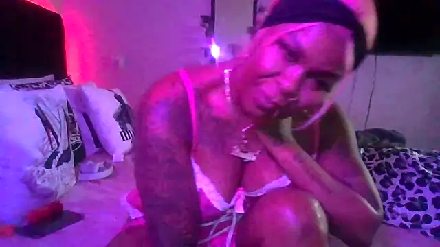 TattedBeautyCakz – Live XXX-chat