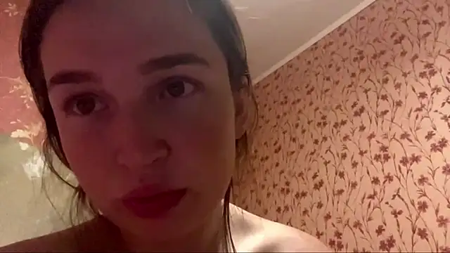 Chloooee XXX чат на живо