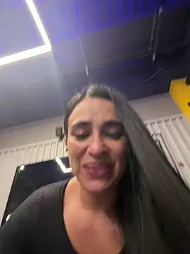 RoseOnYou's Live XXX Chat